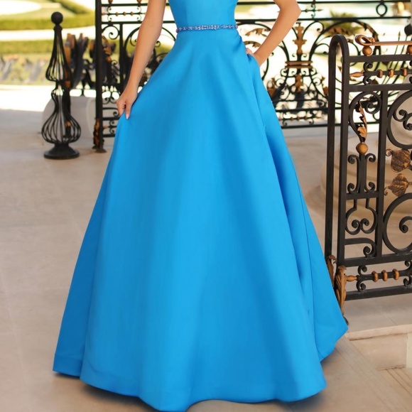 Dress - Picture 5 of 6